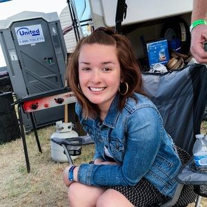 Meet your Posher, Brenna